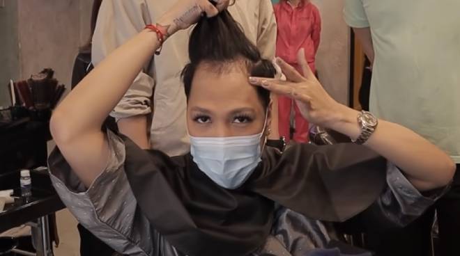 Vice Ganda shows real hair in latest vlog
