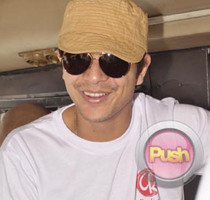 Jericho Rosales denies pursuing radio jock and TV host Andi Manzano