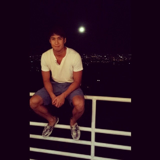 moon.jpg