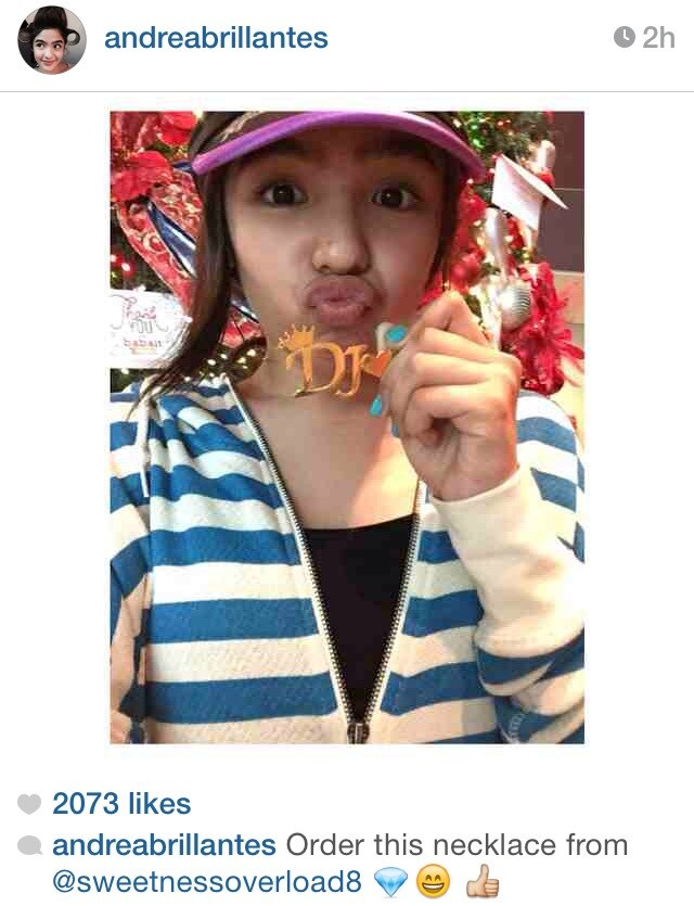 Ang initials sa necklace ni Andrea
