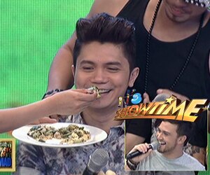 Vhong napakain ng ampalaya sa Sine Mo To