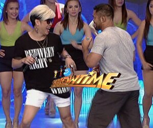 UFC fighter Mark Muñoz nakipagcha-cha kay Vice Ganda