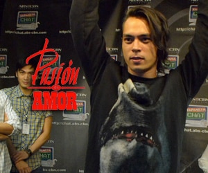 Watch Jake Cuenca do his signature pose on Kapamilya Chat