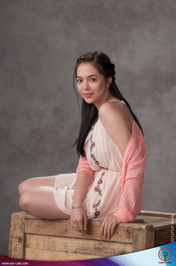 4 Julia Montes as Sara and Kara.jpg