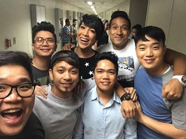 2 Its Showtime Pastillas Girl Topher Jess and Evan.jpg