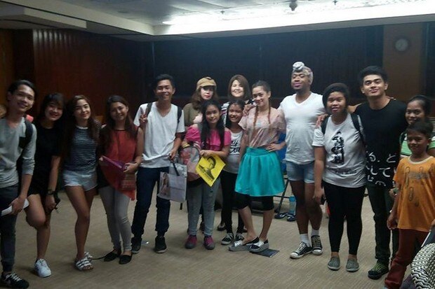 14-PSY-fanatics-nabisita-ang-KathNiel-sa-set-ng-Pangako-SaYo.jpg