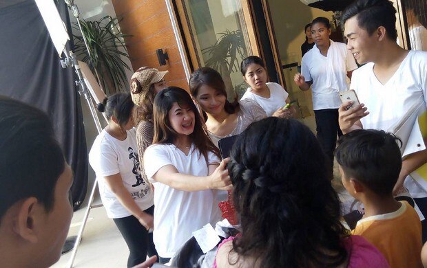 2-PSY-fanatics-nabisita-ang-KathNiel-sa-set-ng-Pangako-SaYo.jpg