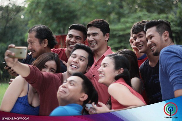 4-Pangako-Sayo-Cast-Christmas-Station-ID.jpg