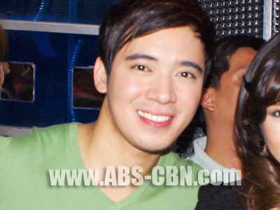 Erik Santos says he has no time to look for love