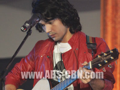 Ton Vergel De Dios believes being a musician is a plus factor in his job as a MYX VJ