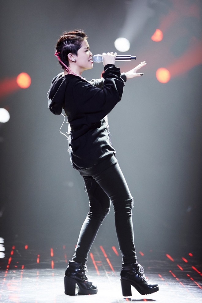Behind-the-scenes of KZ's performance in China's Singer ...