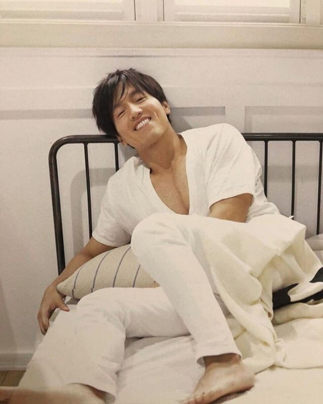 These photos of 42 year old Jerry Yan are trending online PUSH.COM.PH