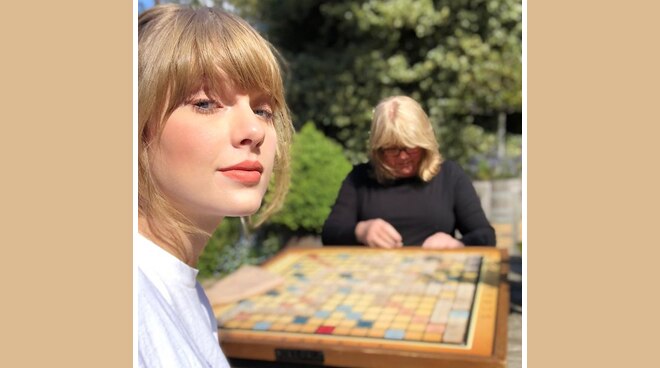 Taylor Swift reveals her mom has a brain tumor | PUSH.COM ...