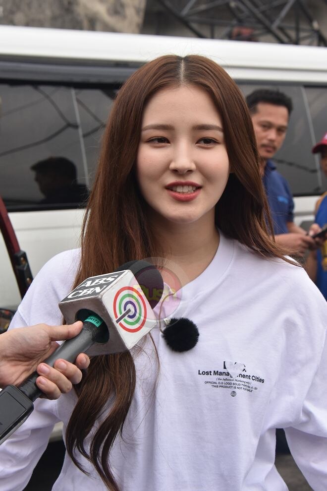 nancy mcdonie momoland joins clean up drive manila nancy mcdonie momoland joins clean up drive manila