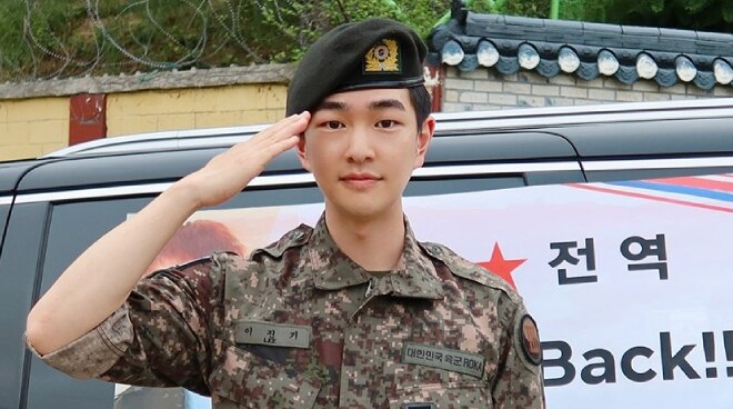 SHINee member Onew discharged from military | PUSH.COM.PH