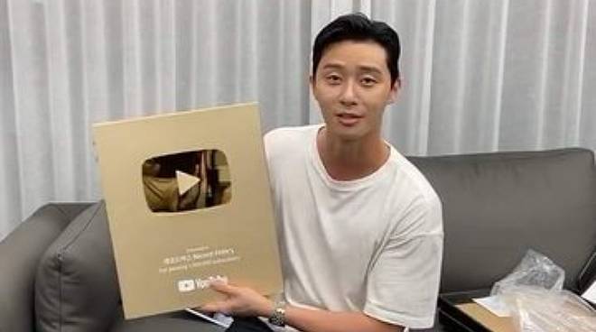 Park Seo Joon Hits 1 Million Subscribers On Youtube Receives Gold