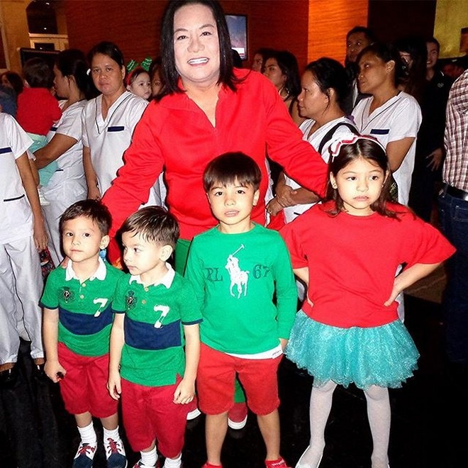 LOOK: Joel Cruz as a doting father to his 8 beautiful children | PUSH ...